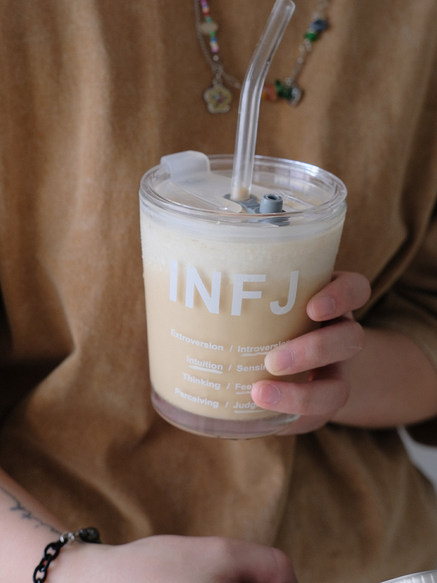 Accompanying Glass Cup With Cover Straw