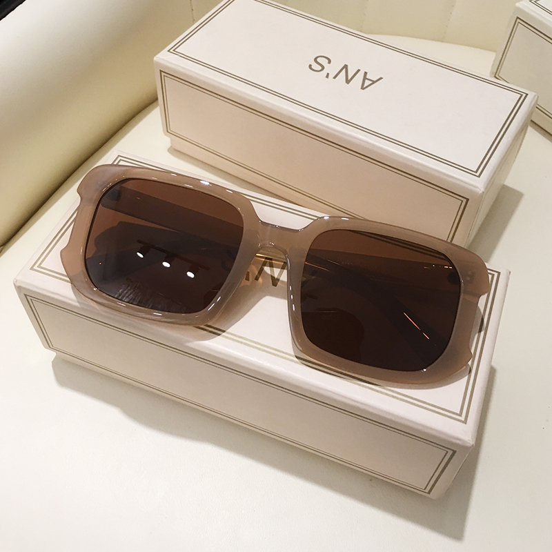 Women's New Fashionable Thick Frame Sunglasses - Image 7