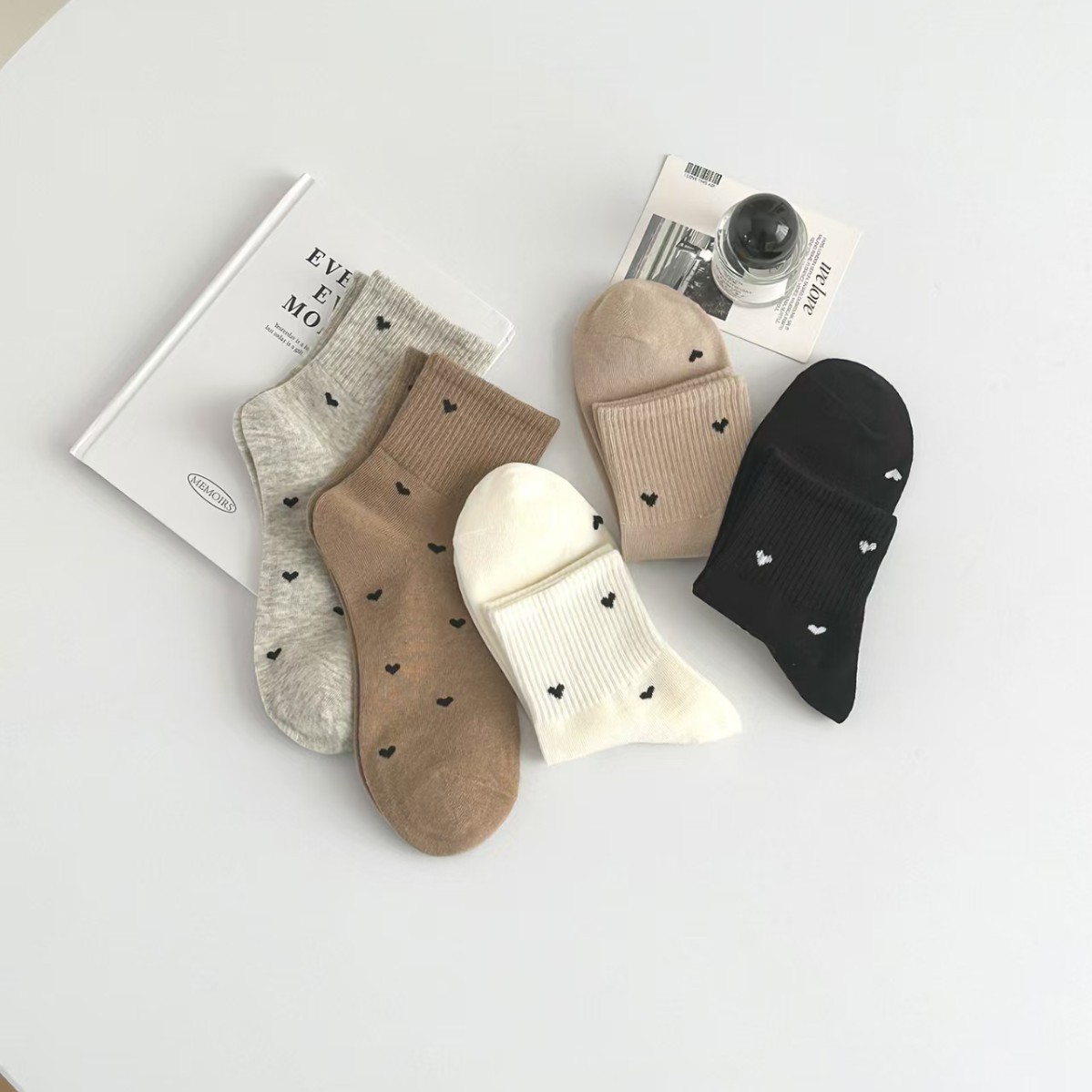 Minimalist Heart Print Ribbed Crew Socks, Neutral Tone Cute Heart Pattern Mid-Calf Socks, Women's Casual Cozy Socks For Daily Wear