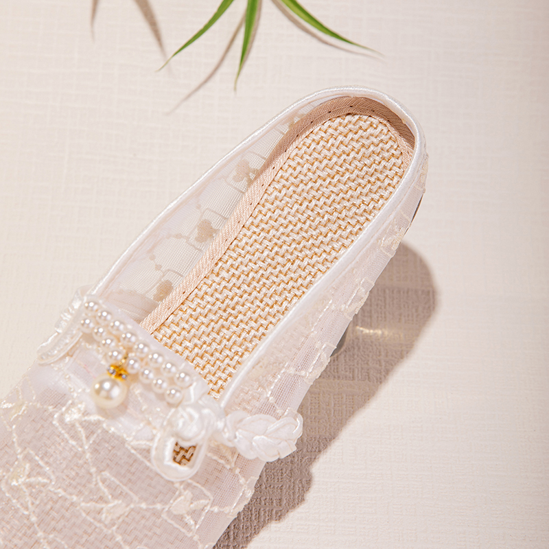 Summer Soft Sole Mesh Slip-On Sandals For Women -Breathable Outdoor Slippers With Oriental Embroidery Canvas Shoe Design