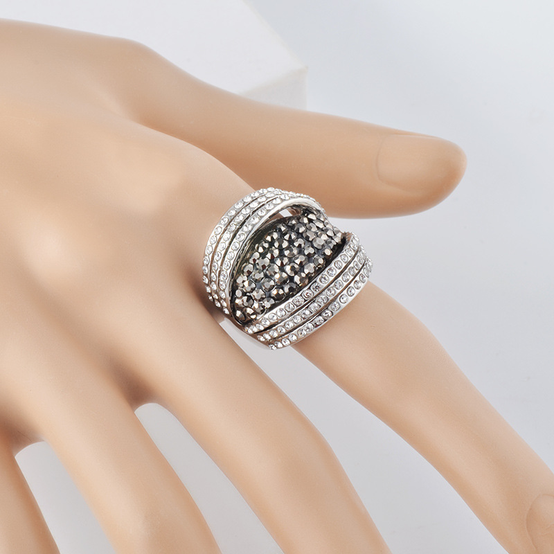 Diamond-studded Ring Elegant And Generous Women's Style