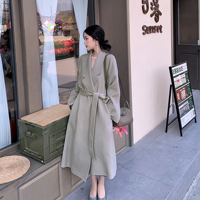 Title 4, A minimalist mid-length woolen coat