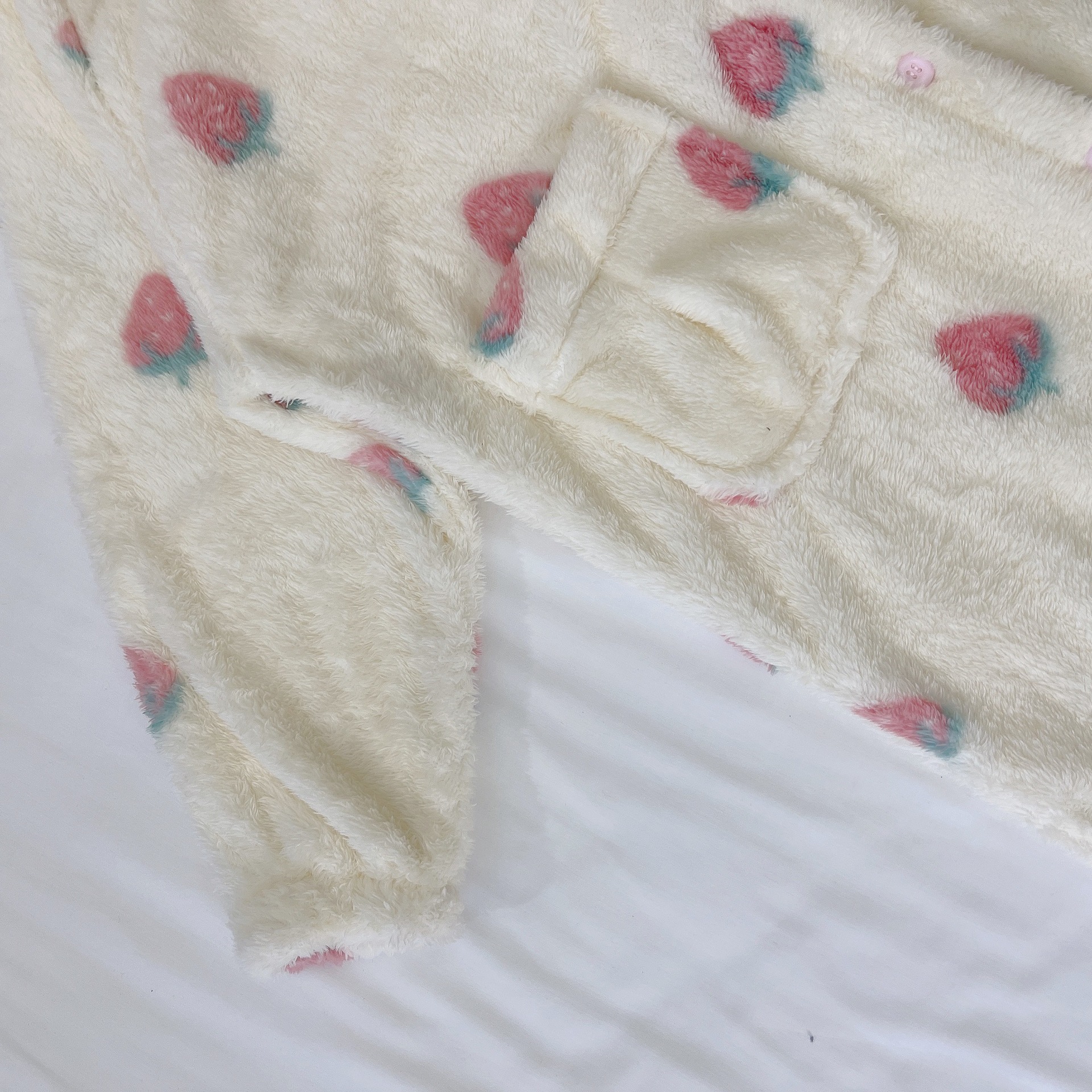 Title 7, Autumn And Winter New Strawberry Embroidered Ni...