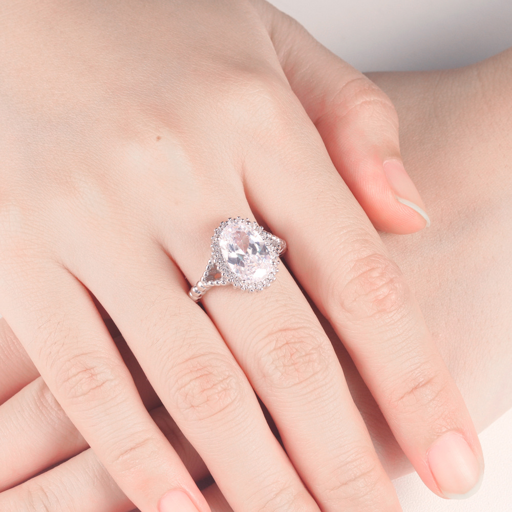 Inlaid Oval Super Flash Large Zircon Ring