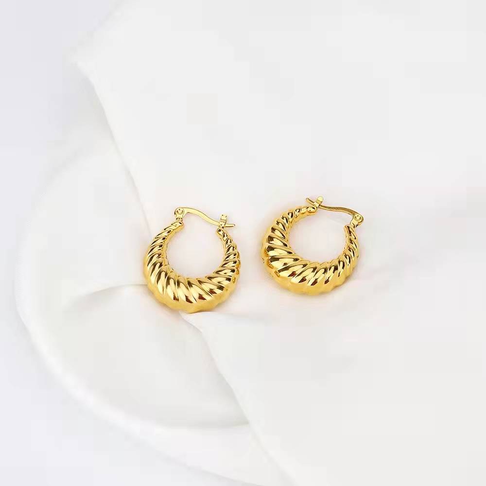 Europe And The United States Ins Net Red Circle Hollow Earrings Cold Wind Croissant Bread Earrings 18K Steel Titanium Crescent Shrimp Body Earrings