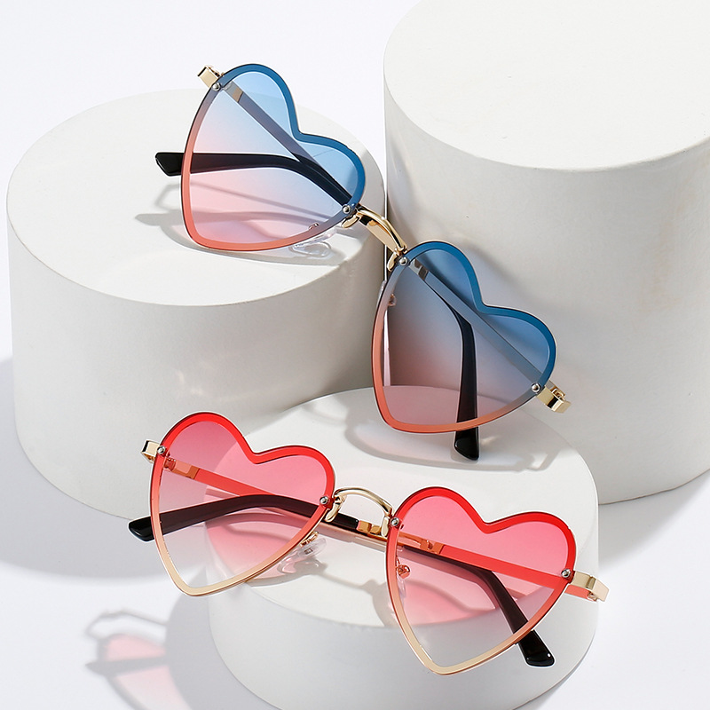 Title 7, Womens Fashion Peach Heart Decorative Sunglasses