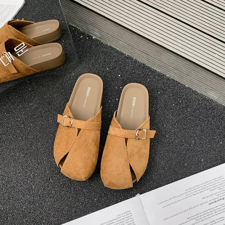Women Textured Retro Round Toe Closed Mules