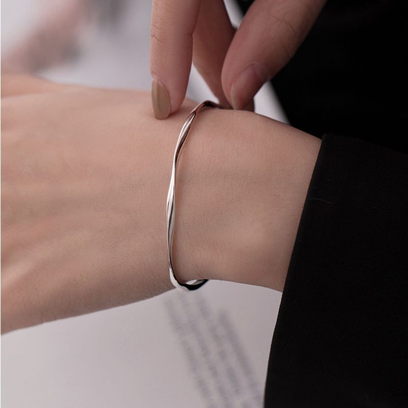 Title 4, Sterling Silver Mobius Ring Bracelet Fashionabl...