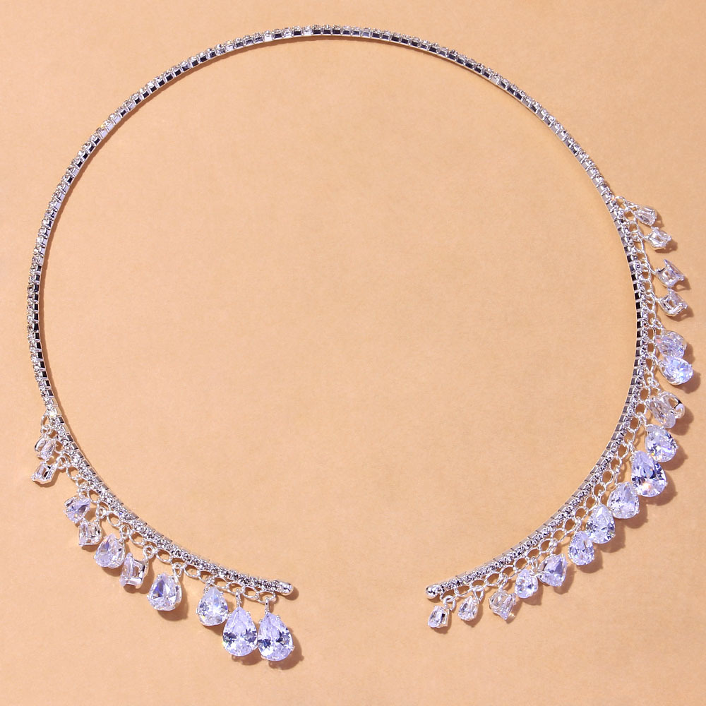 عقد بسيط بتصميم ماسي فريد