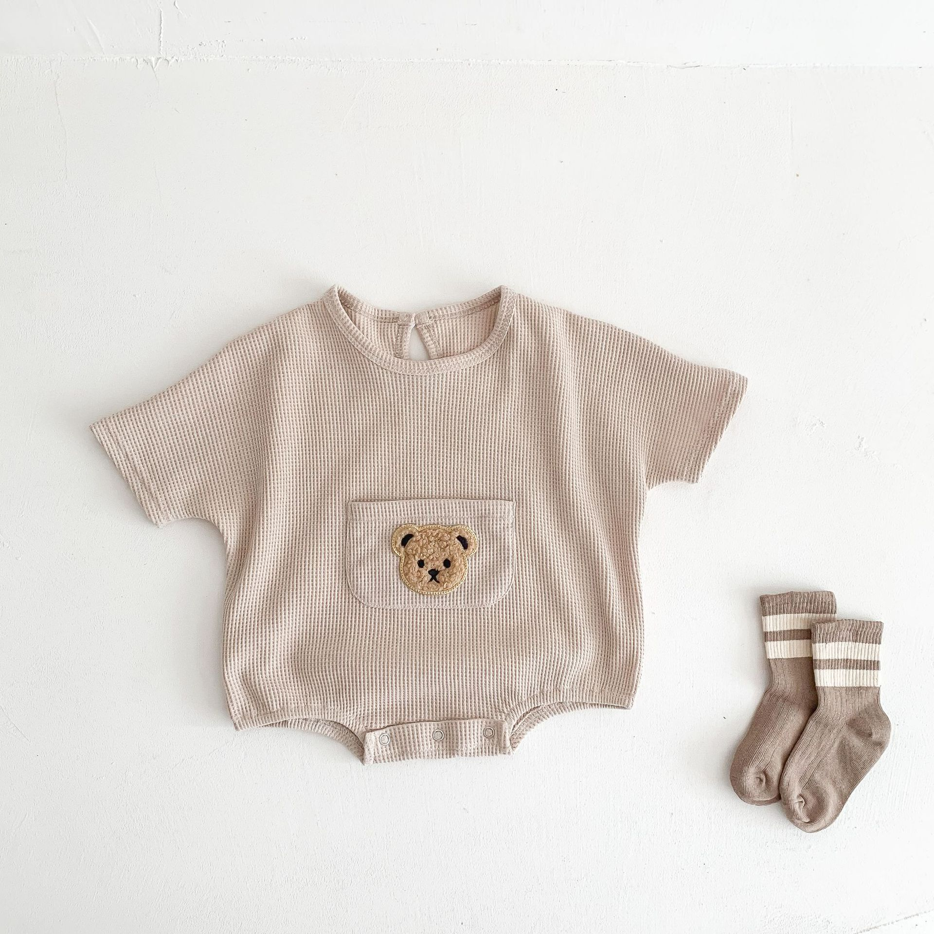 Title 4, Schattige kleine beer baby jumpsuit met korte m...