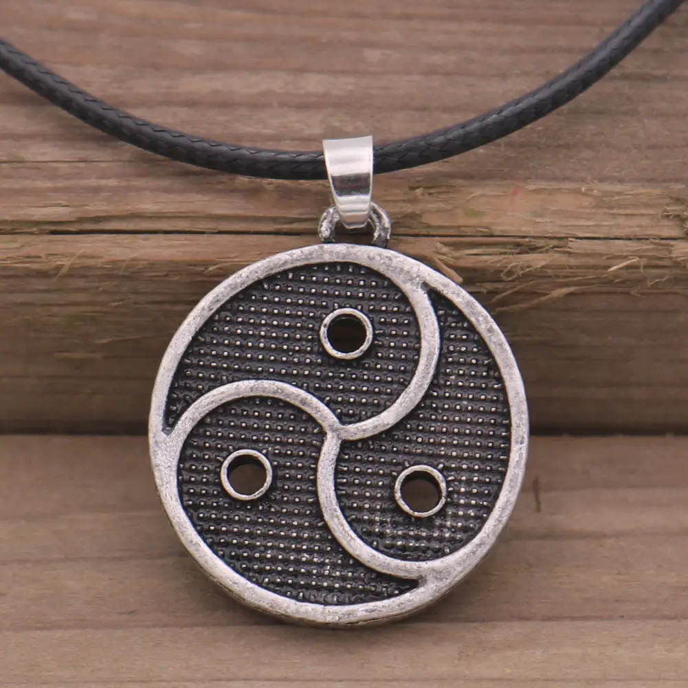 Retro Alloy Tai Yin And Yang Gossip Necklace
