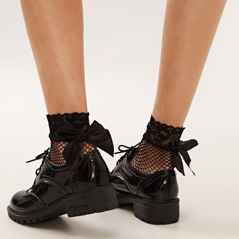 Short Fishnet Socks With Lace Trim And Bow