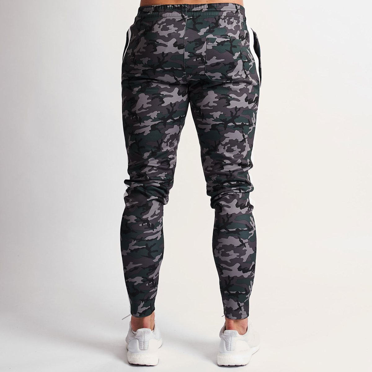 Title 7, Pantalon de training camouflage avec bandes lat...