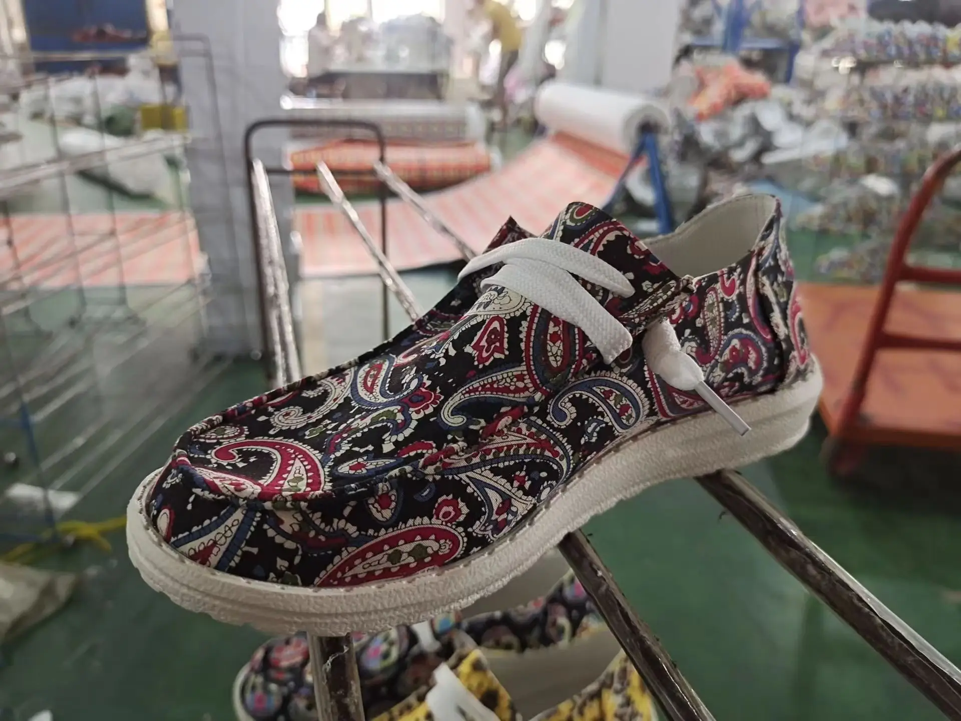Women's Fashionable Simple Graffiti Ethnic Style Canvas Shoes