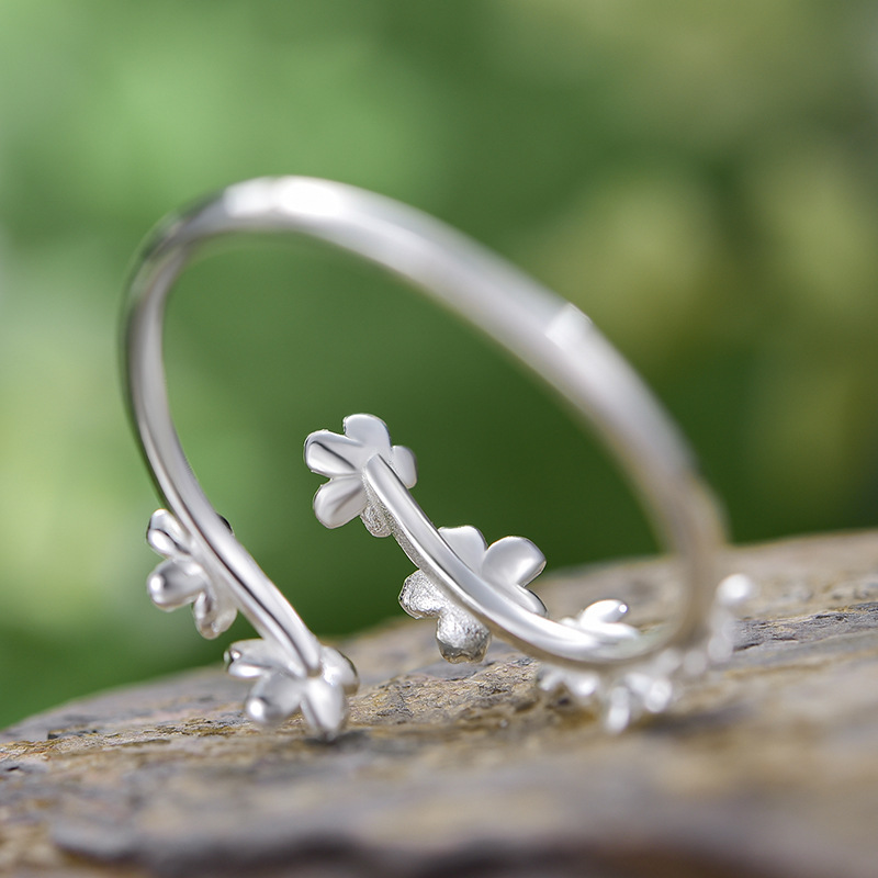 Vertical Women's Hand-designed Ring