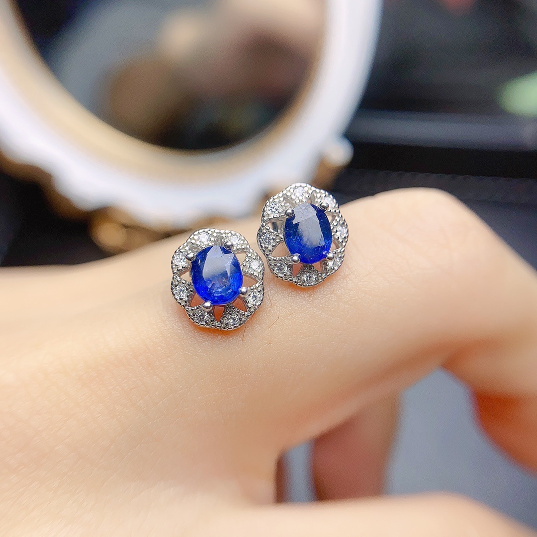 Women's Natural Sapphire Stud Earrings - Image 4