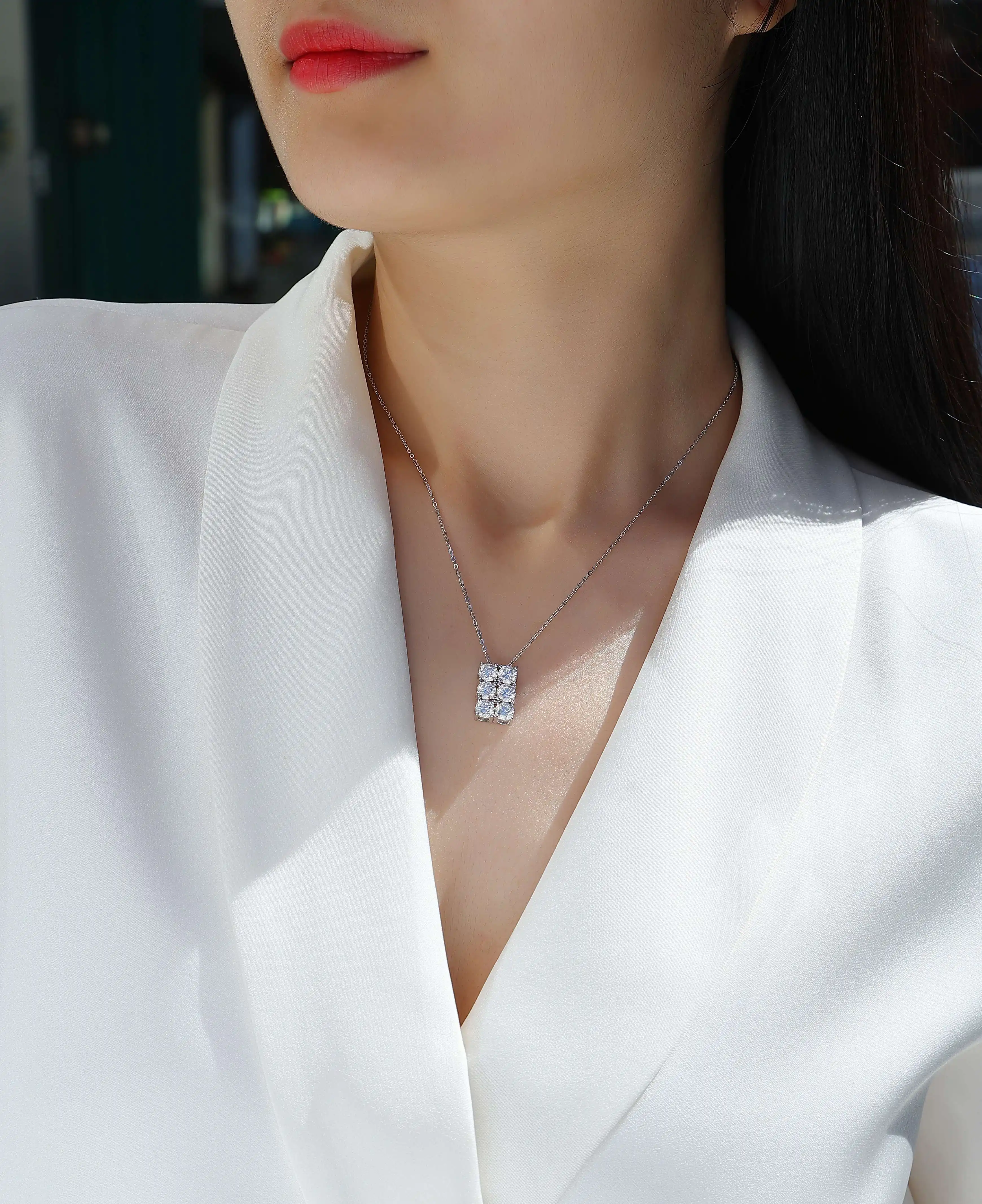 1Grand Round - A Fashionable And Luxurious Diamond Jewelry Piece Set With 0.5-carat And 0.3-carat Moissan Diamonds, S925 Sterling Silver And Platinum-plated Pen