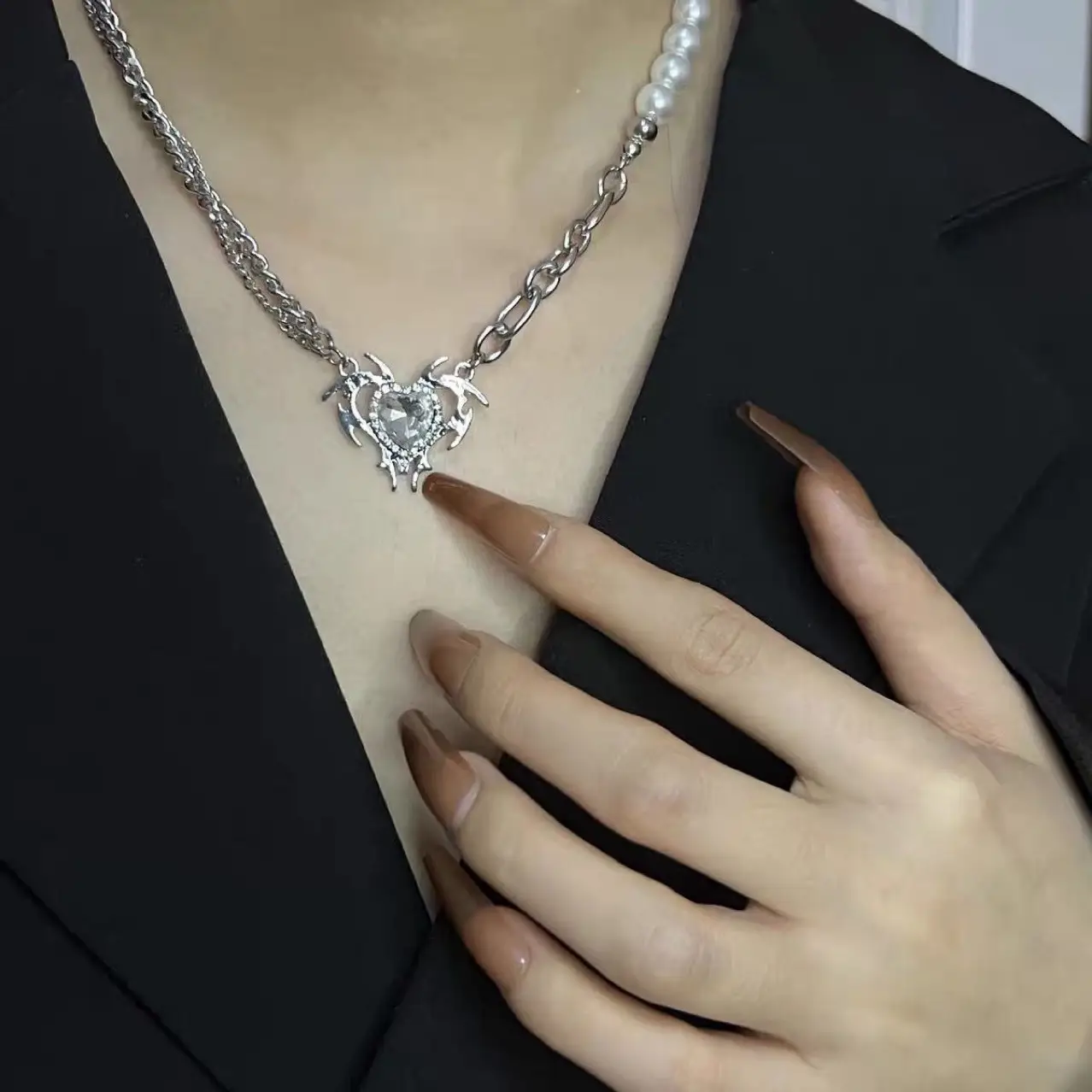 Sweet And Cool Fashion Small Crowd Design Sense Splicing Clavicle Chain