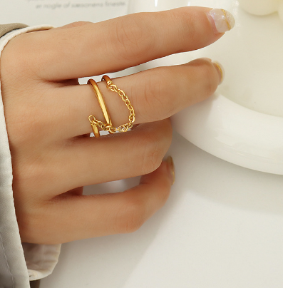 Magnifique Chain Twist Gold Ring