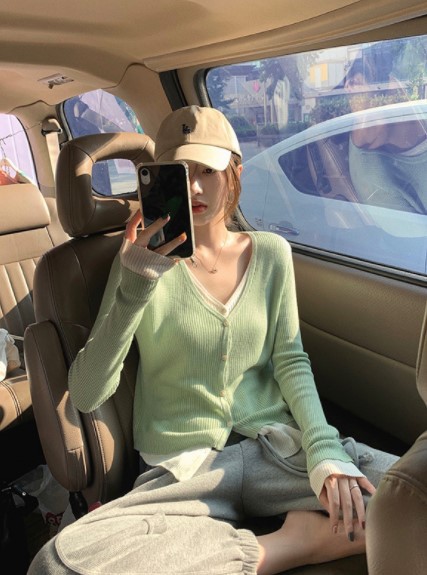 Fashion Ladies Fake Two-piece V-neck Sweater