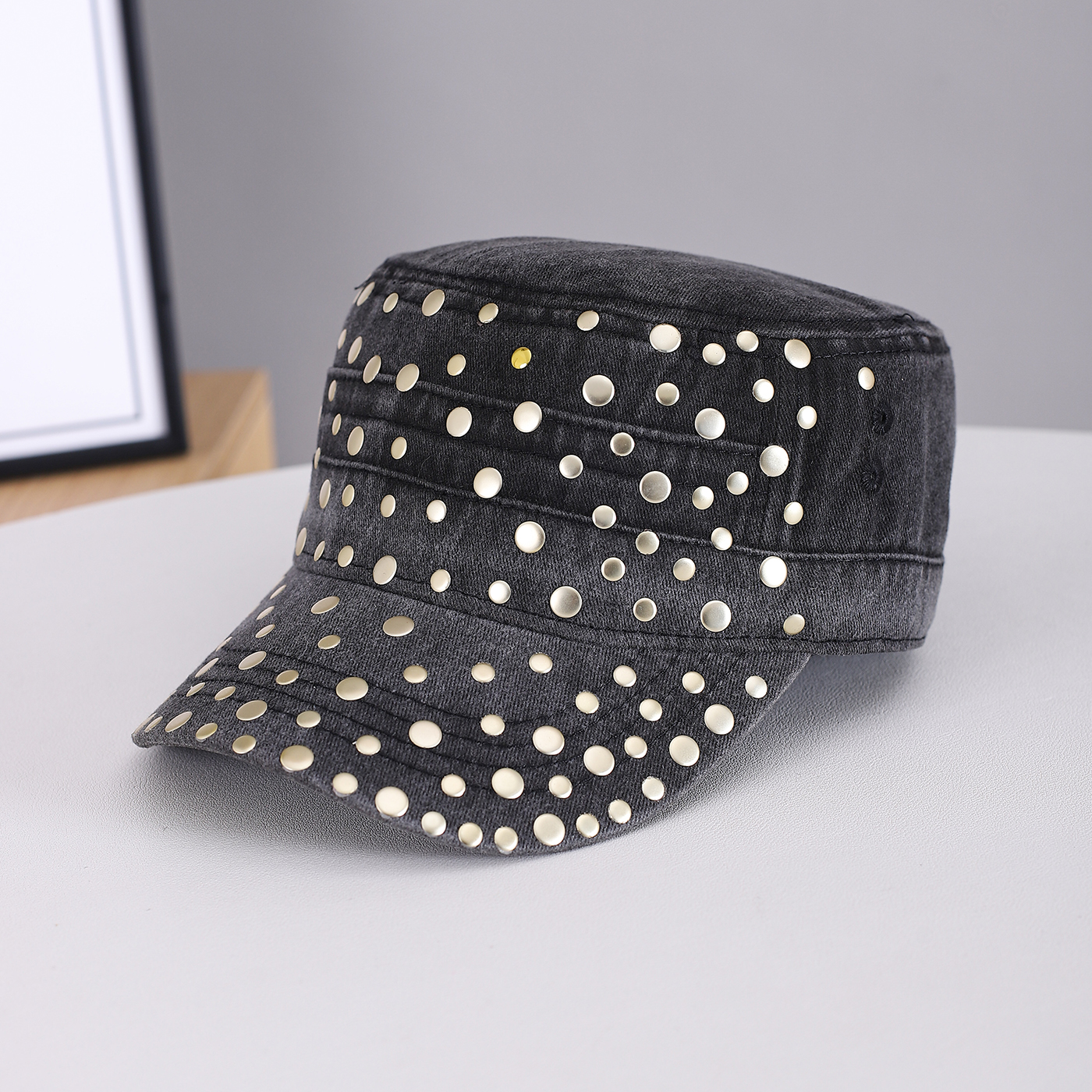 Men's And Women's Metal Rivet Decorated Washed And Distressed Material Flat-top Style Retro Punk Hat. Suitable For Daily Street Wear In School Setting