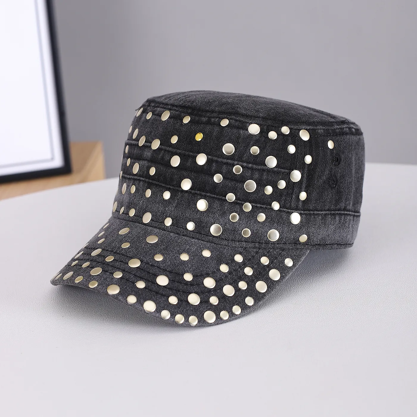 Men's And Women's Metal Rivet Decorated Washed