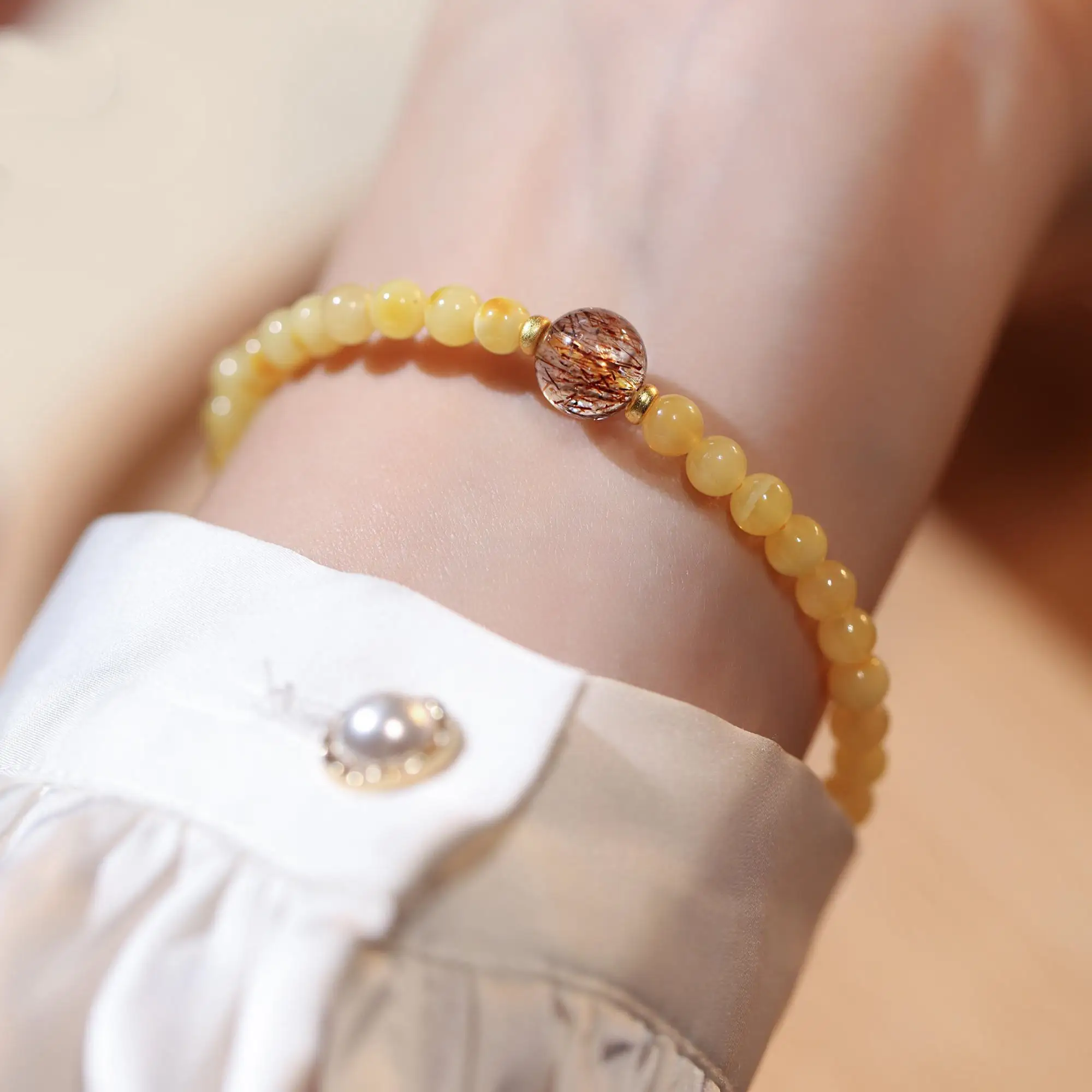 Single Circle Amber Beeswax String With Passepartout