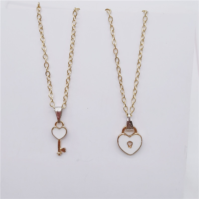 Couple Necklaces A Pair Of Retro Men's And Women's Golden Collarbone Chains