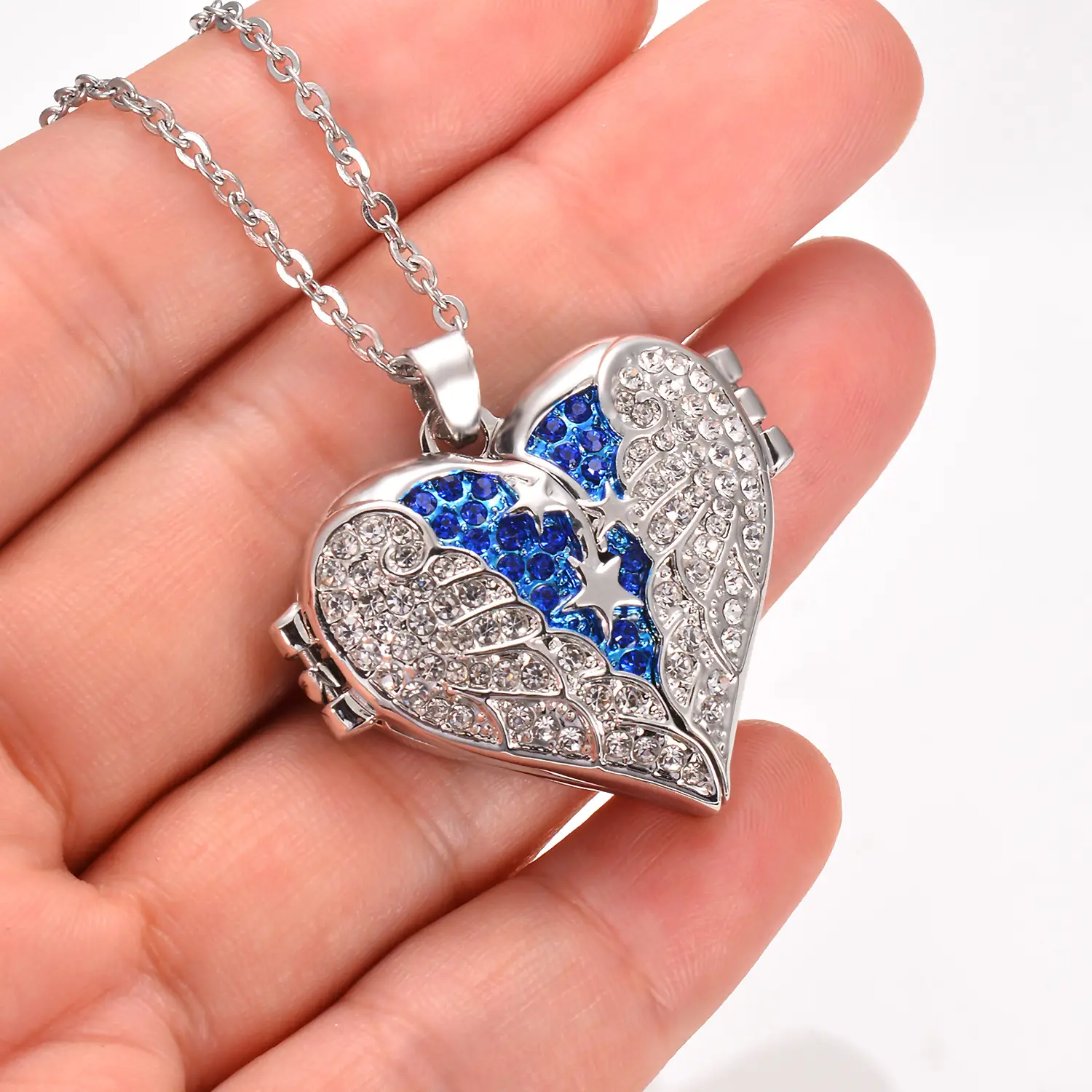 Heart-shaped Diamond Openable Photo Box Commemorative Pendant Necklace