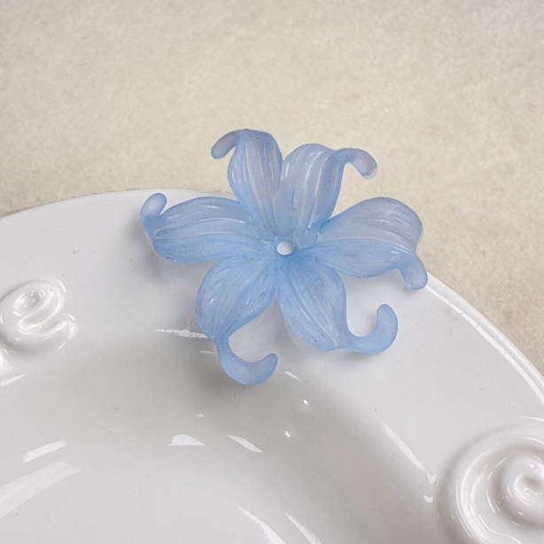 Matte Acrylic Curled Petal Iris Charms, Translucent Frosted Center-Drilled Spacers For DIY Vintage Hair Sticks, Earrings & Pendant Crafts.
