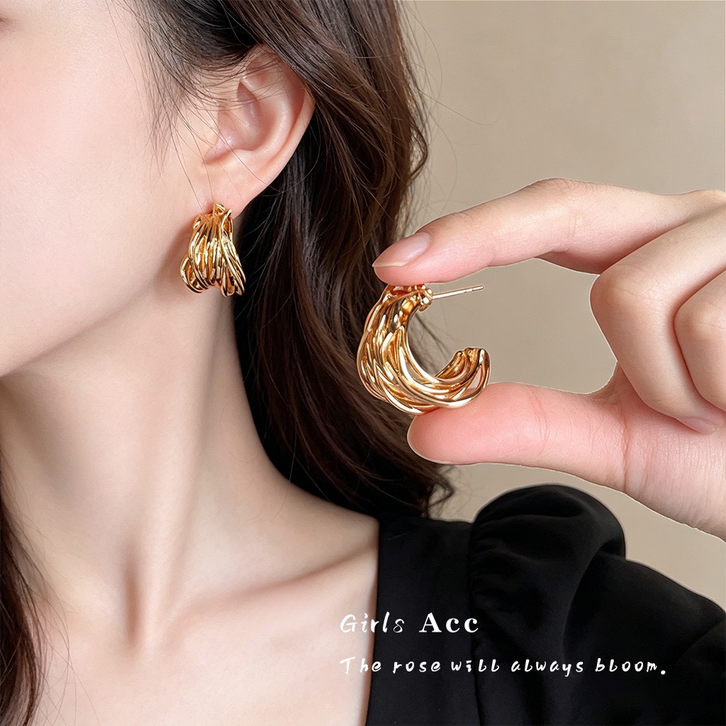 Retro Geometric Metal Earrings Women Bold Irregular Hoop Earrings Niche Design Elegant Jewelry