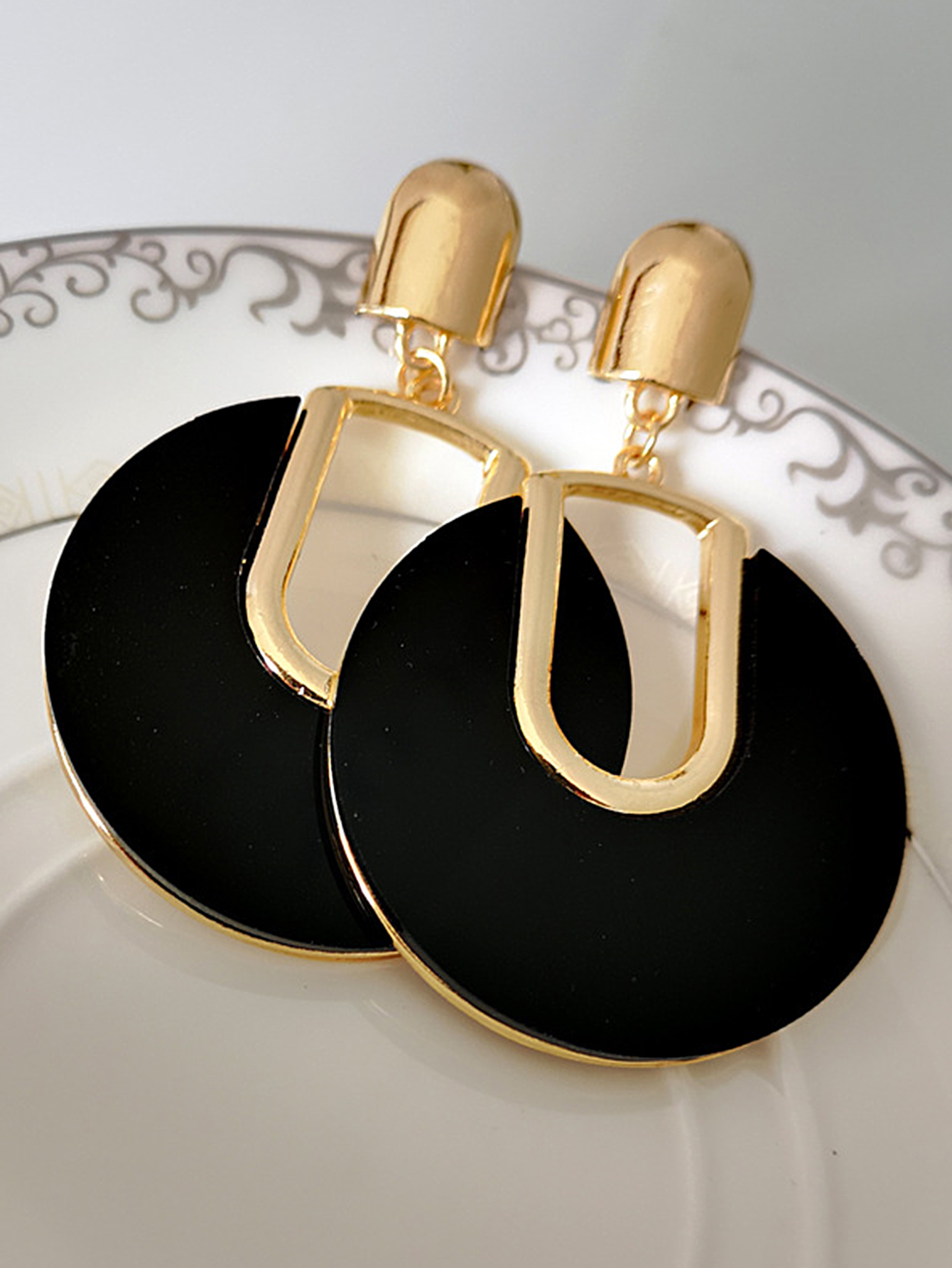 Personalized Solid Color Dual-use Short Earrings