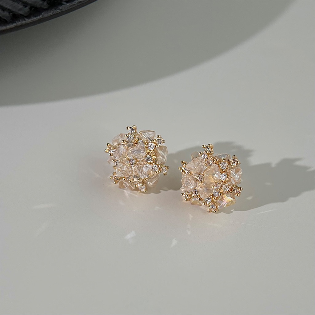 3D Sparkling Crystal Stud Earrings For Women Niche Luxury Zircon Earrings Versatile Elegant Jewelry