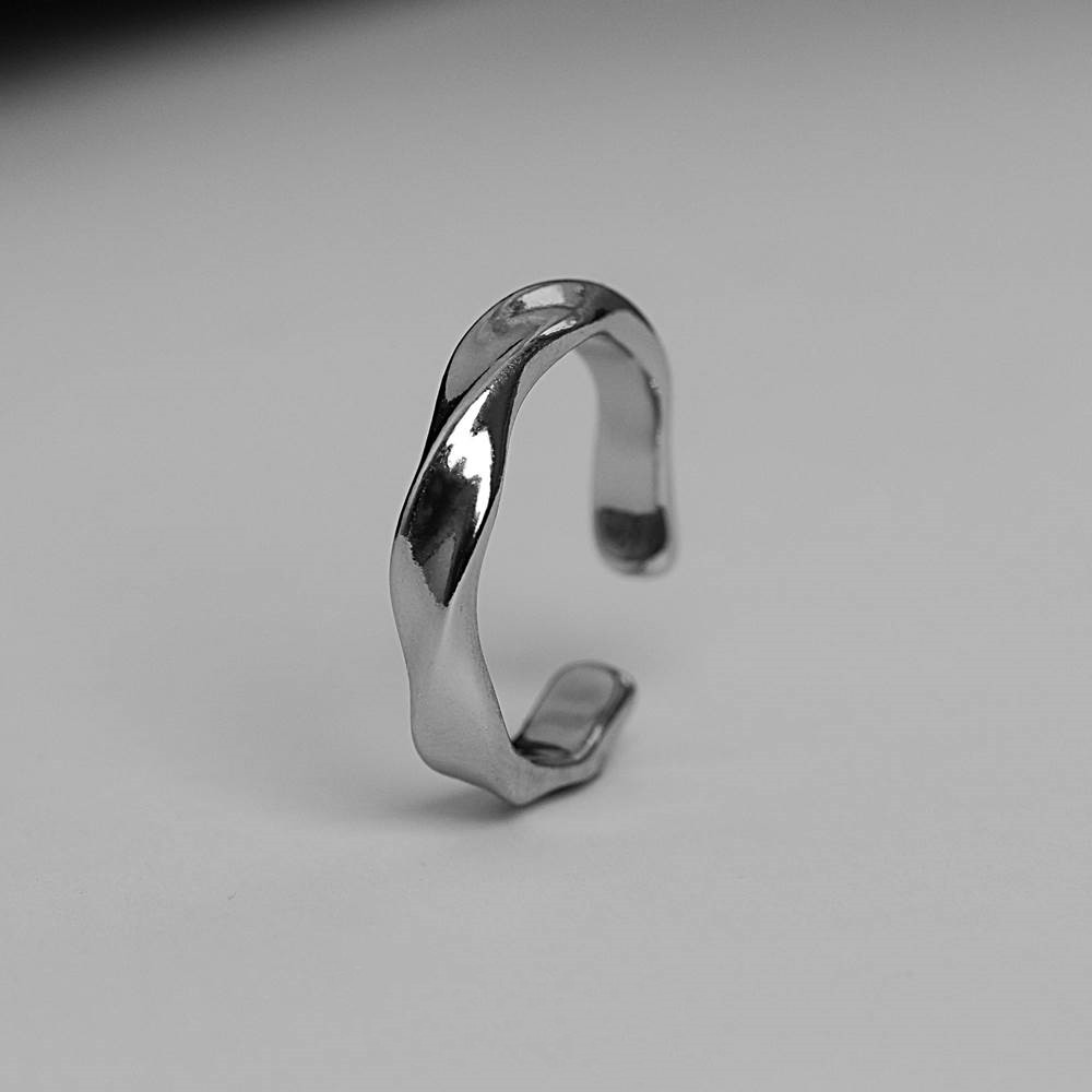 Simple Mobius Ring Male Index Finger Female Couple Pair