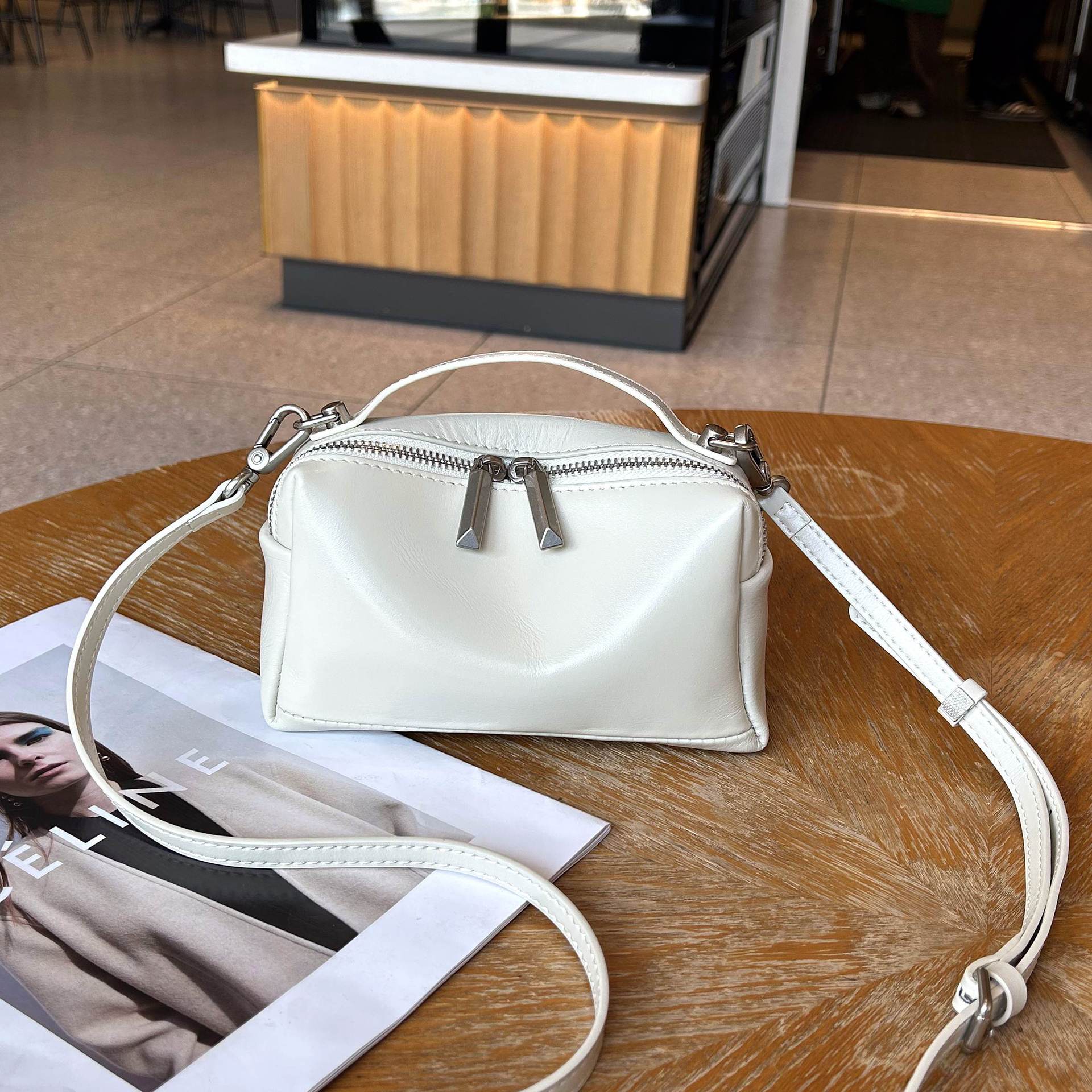 Cross-border Top-grain Vegetable-tanned Leather Small Square Crossbody Bag, Single Shoulder, Stylish And Compact Handheld Phone Bag 3
