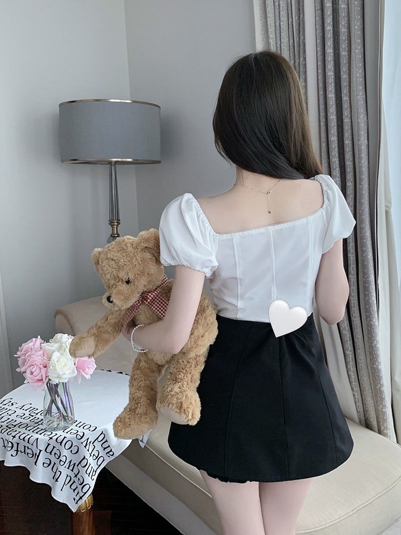 Short Collarbone Design Niche Top