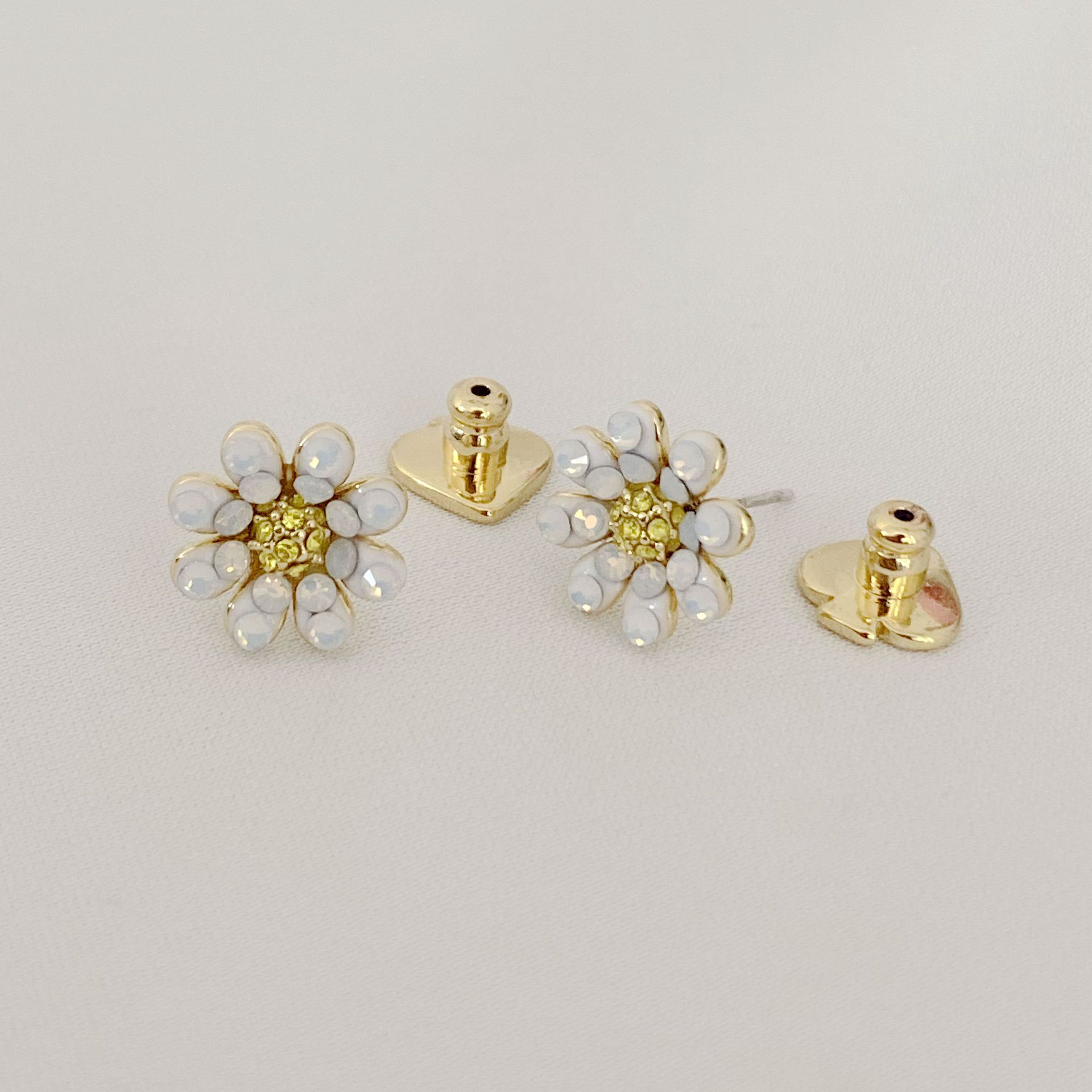 Cute Elegant Daisy Flower Earring Women Fashion Ears Jewelry Accessories Copper Gold Plated