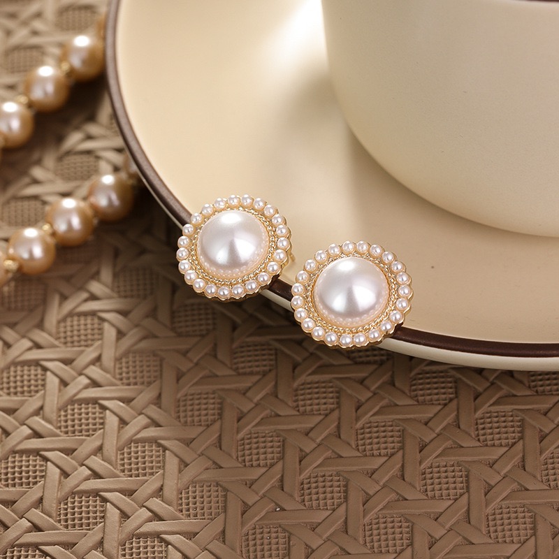 French Vintage Pearl Earrings Women Korean Style Studs Elegant Luxury Fashion Jewelry Gift