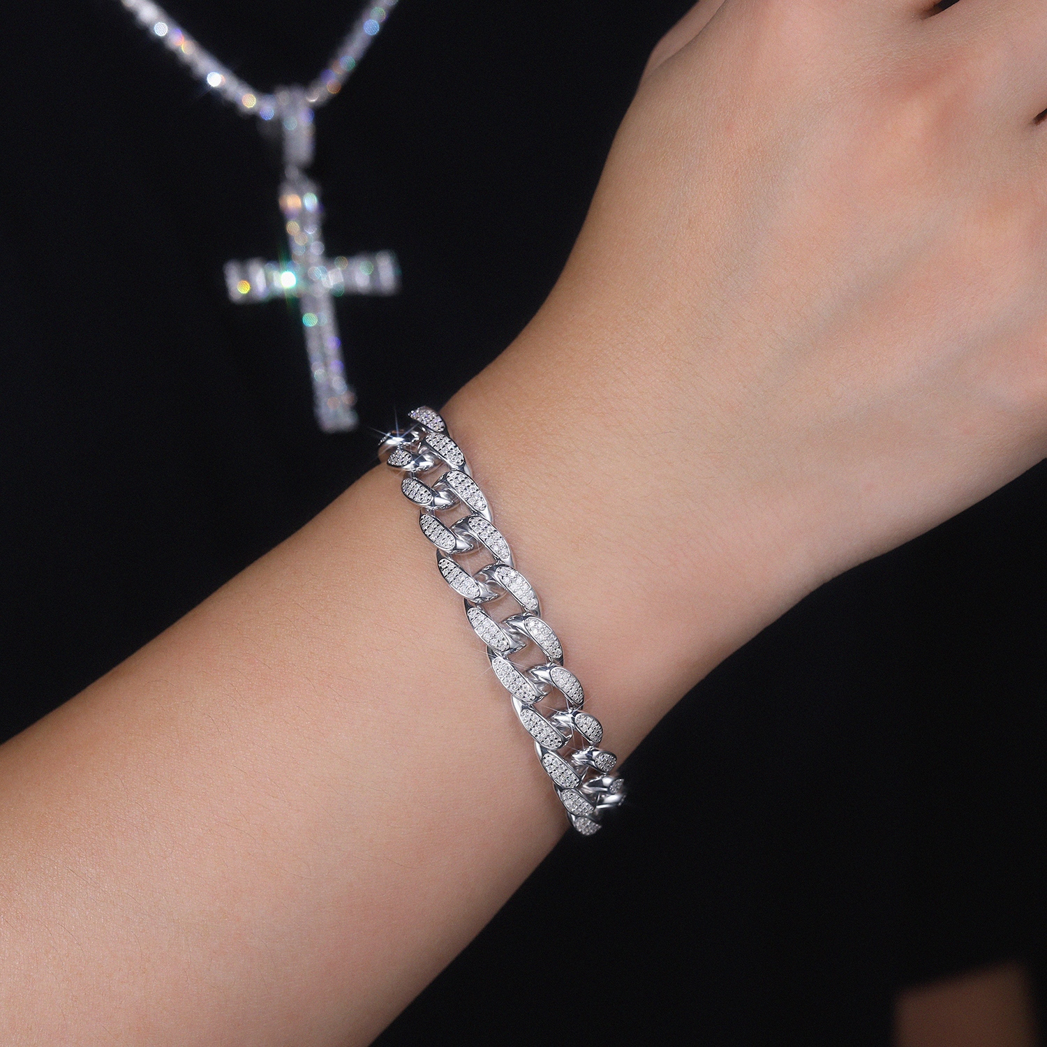 Set With Top-quality Moissanite, This Luxurious And Fashionable Light Luxury Jewelry Silver Bracelet Is Made Of S925 Silver Electroplated With Platinum
