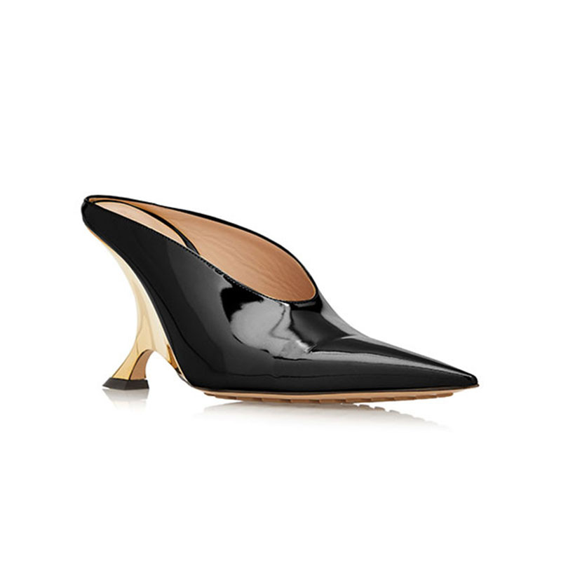 Title 4, Elegante silberne High Heels mit spitzer Zehenp...