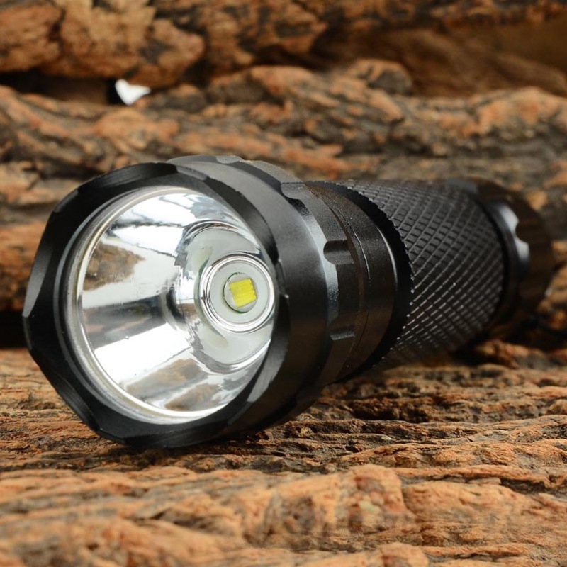LED Strong Light Outdoor Rechargeable High-power Long-range Flashlight — foto 5