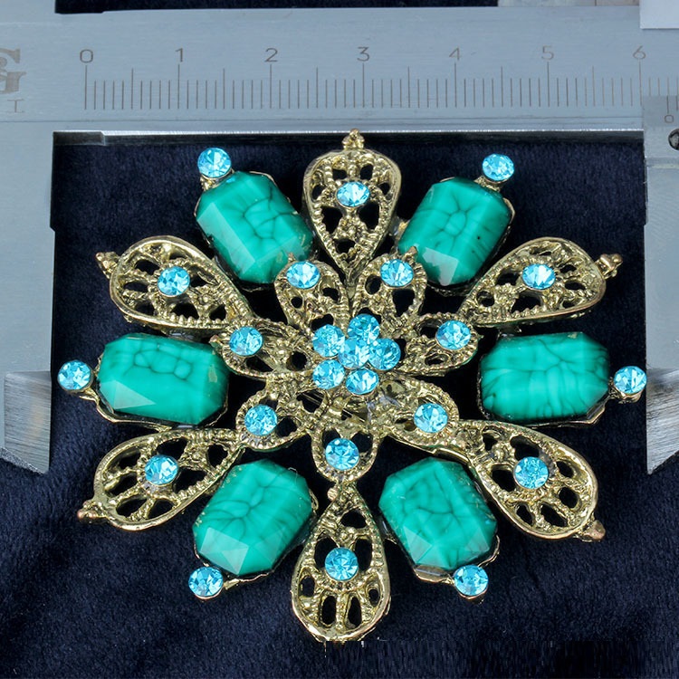 Fashionable Geometric High end Diamond Brooch Green - Shop at LoveMi