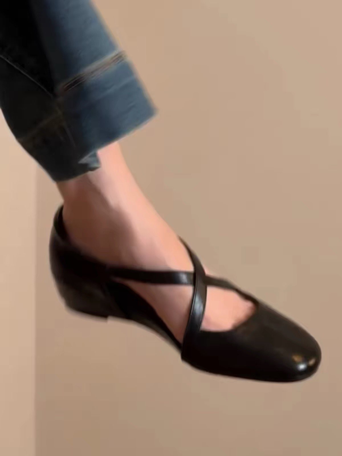 Women Vintage Cross Strap Hollow Mary Jane Flats, 2026 Summer Invisible Height Increase Commuter Shoes, Low Cut Design