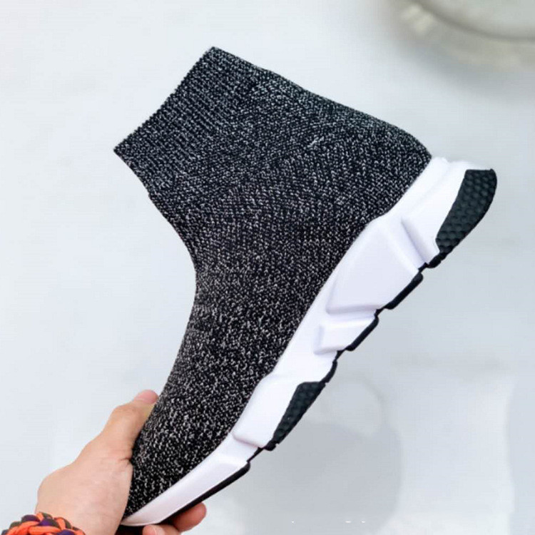 Title 4, Sock cover and versatile jogging shoes