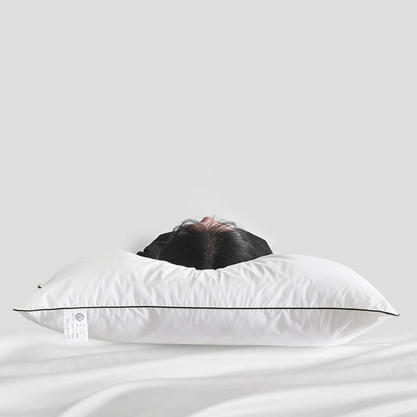 Middle pillow classic black