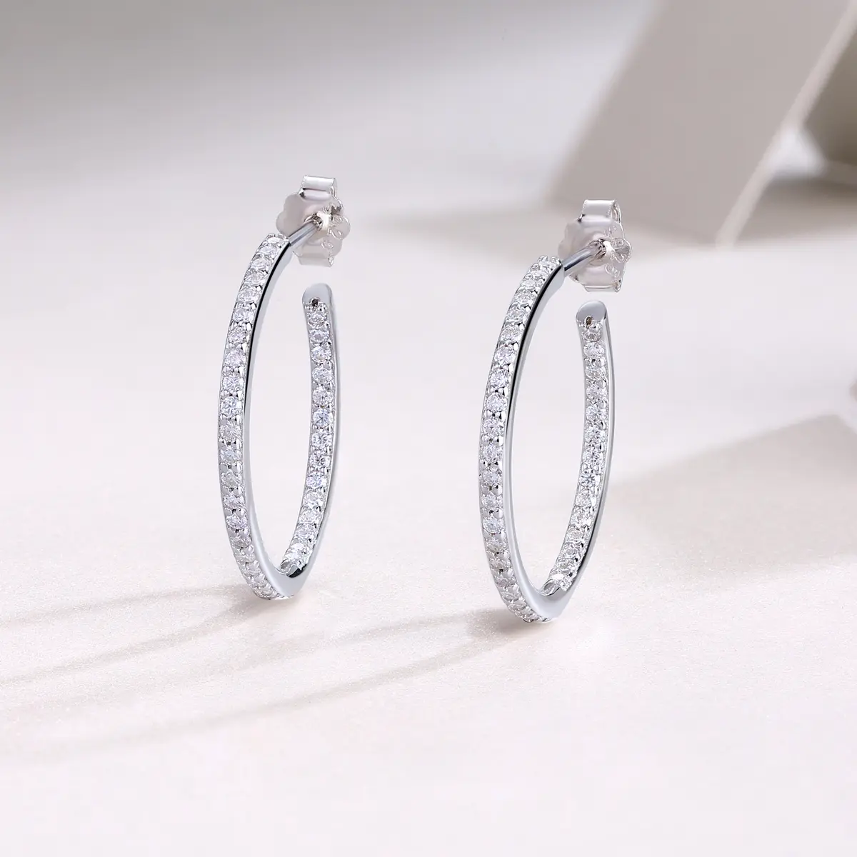 1Ribbon - Square Moissanite S925 Sterling Silver Earrings With Platinum-plated Stud Earrings, A Fashionable And Luxurious Diamond Jewelry Accessory Prohibit Tk 