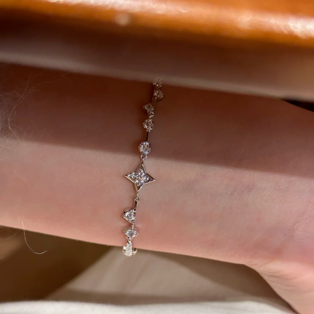 French Delicate Starburst Simulated Zirconia Bracelet For Women, Shiny Brilliant Star Wrist Jewelry Trendy Elegant Starry Hand Accessories — foto 4