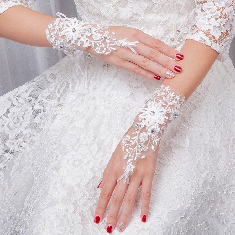 Title 5, Lace Short Diamond Decorations White Hook Gloves