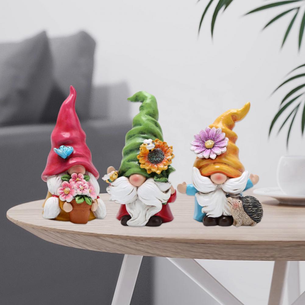 Garden gnome resin figurine faceless doll (red)