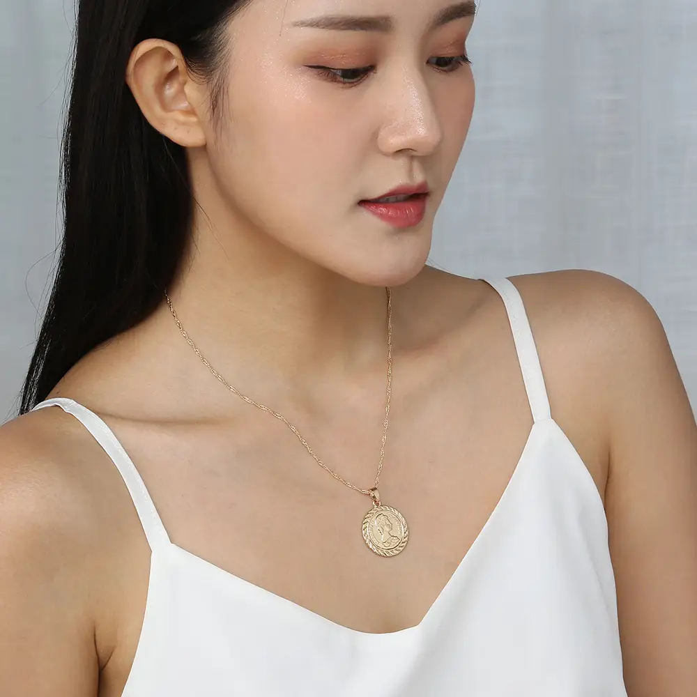 Round Coin Pendant Necklace Portrait Pendant Exquisite Necklace